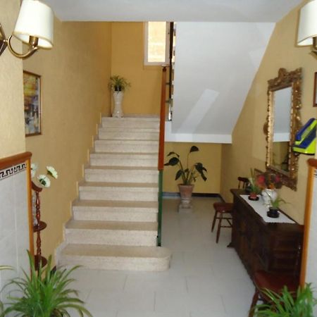 Hostal Los Claveles Baena Exterior photo