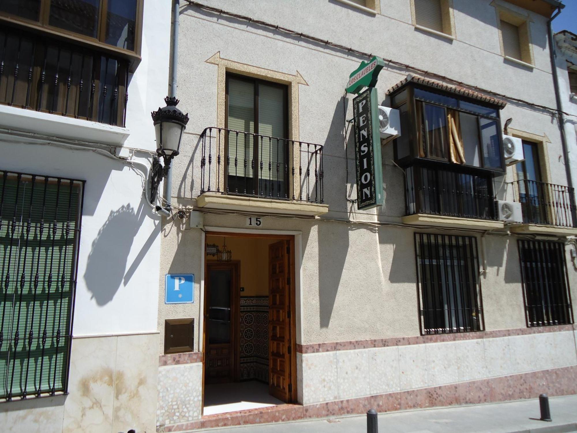 Hostal Los Claveles Baena Exterior photo